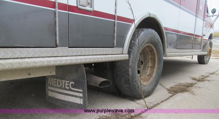 image for item L1975 1998 Ford Econoline E450 ambulance