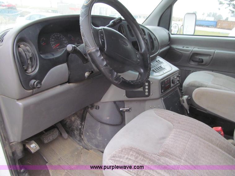 image for item L1975 1998 Ford Econoline E450 ambulance