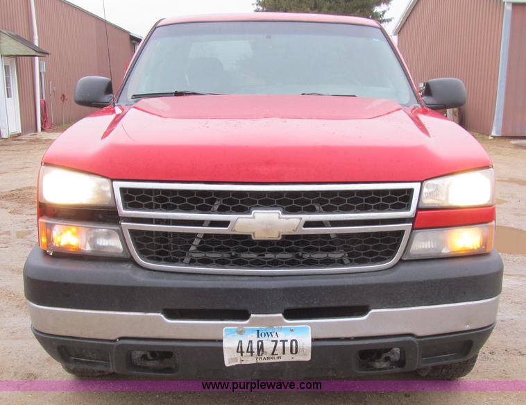 image for item L1980 2007 Chevrolet Silverado 2500HD Ext. Cab pickup truck