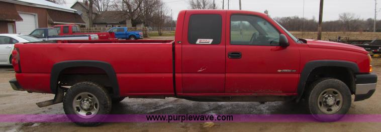 image for item L1980 2007 Chevrolet Silverado 2500HD Ext. Cab pickup truck