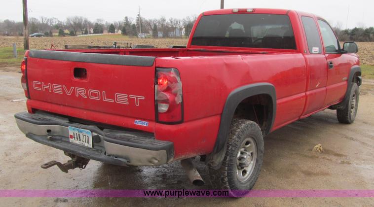image for item L1980 2007 Chevrolet Silverado 2500HD Ext. Cab pickup truck