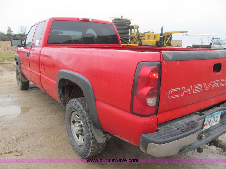 image for item L1980 2007 Chevrolet Silverado 2500HD Ext. Cab pickup truck