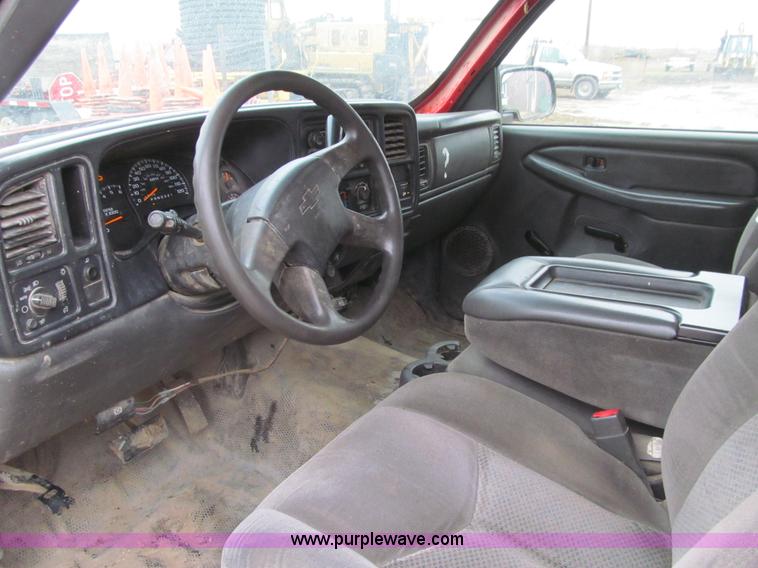 image for item L1980 2007 Chevrolet Silverado 2500HD Ext. Cab pickup truck