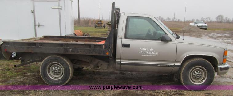 image for item L1982 1998 Chevrolet 2500 flatbed pickup truck
