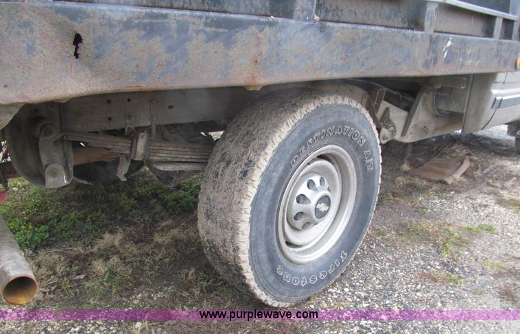 image for item L1982 1998 Chevrolet 2500 flatbed pickup truck