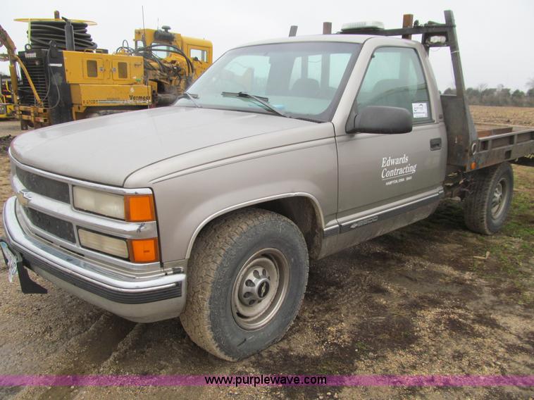 image for item L1982 1998 Chevrolet 2500 flatbed pickup truck