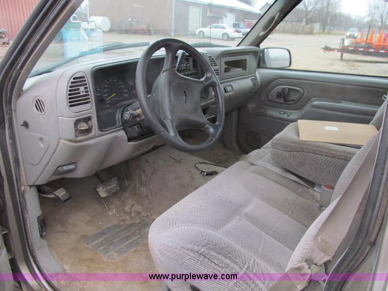 image for item L1982 1998 Chevrolet 2500 flatbed pickup truck