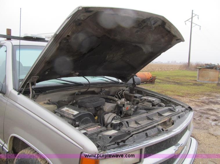 image for item L1982 1998 Chevrolet 2500 flatbed pickup truck