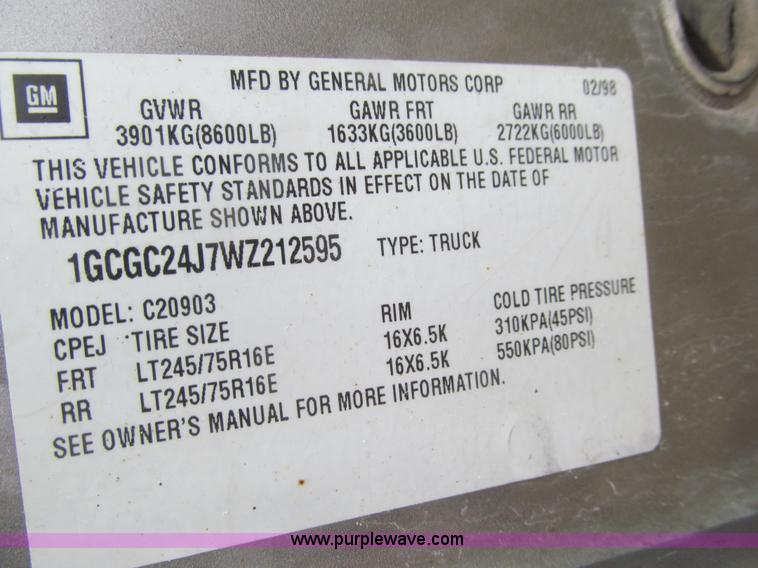 image for item L1982 1998 Chevrolet 2500 flatbed pickup truck