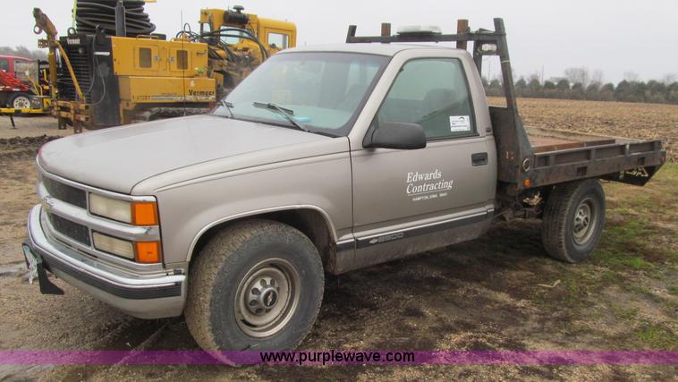 image for item L1982 1998 Chevrolet 2500 flatbed pickup truck