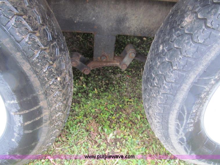 image for item L1984 2012 Atlas AU714TA2 enclosed cargo trailer