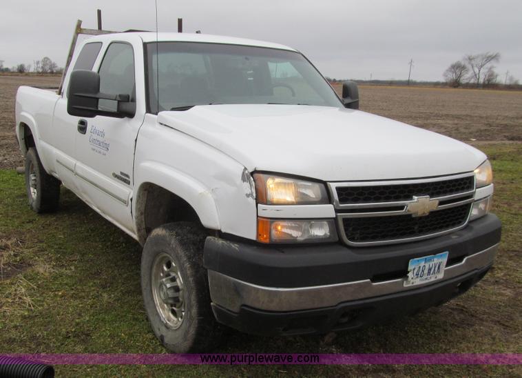 image for item L1987 2007 Chevrolet Silverado 2500HD Ext. Cab pickup truck
