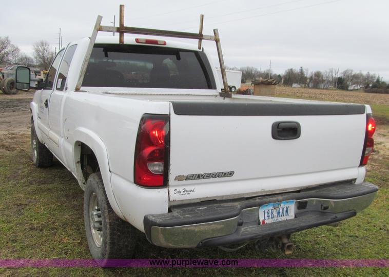 image for item L1987 2007 Chevrolet Silverado 2500HD Ext. Cab pickup truck