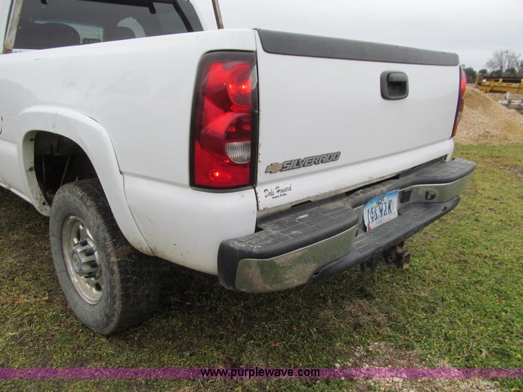 image for item L1987 2007 Chevrolet Silverado 2500HD Ext. Cab pickup truck