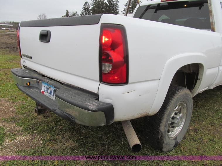 image for item L1987 2007 Chevrolet Silverado 2500HD Ext. Cab pickup truck