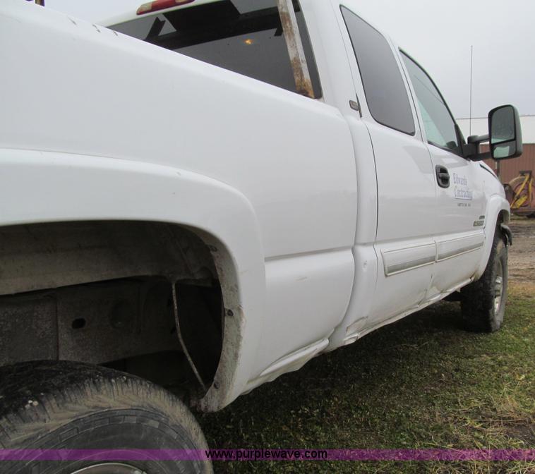 image for item L1987 2007 Chevrolet Silverado 2500HD Ext. Cab pickup truck