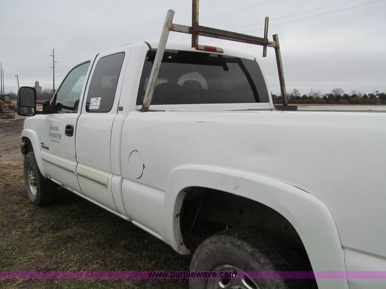 image for item L1987 2007 Chevrolet Silverado 2500HD Ext. Cab pickup truck