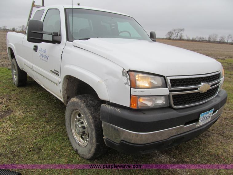 image for item L1987 2007 Chevrolet Silverado 2500HD Ext. Cab pickup truck