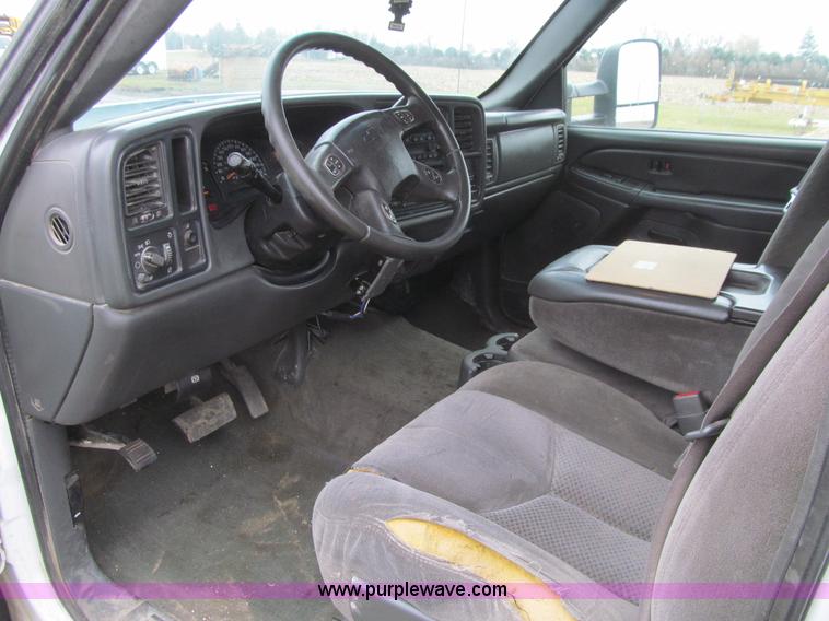 image for item L1987 2007 Chevrolet Silverado 2500HD Ext. Cab pickup truck
