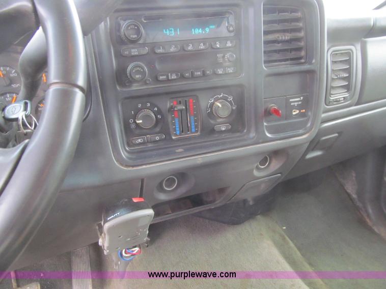 image for item L1987 2007 Chevrolet Silverado 2500HD Ext. Cab pickup truck