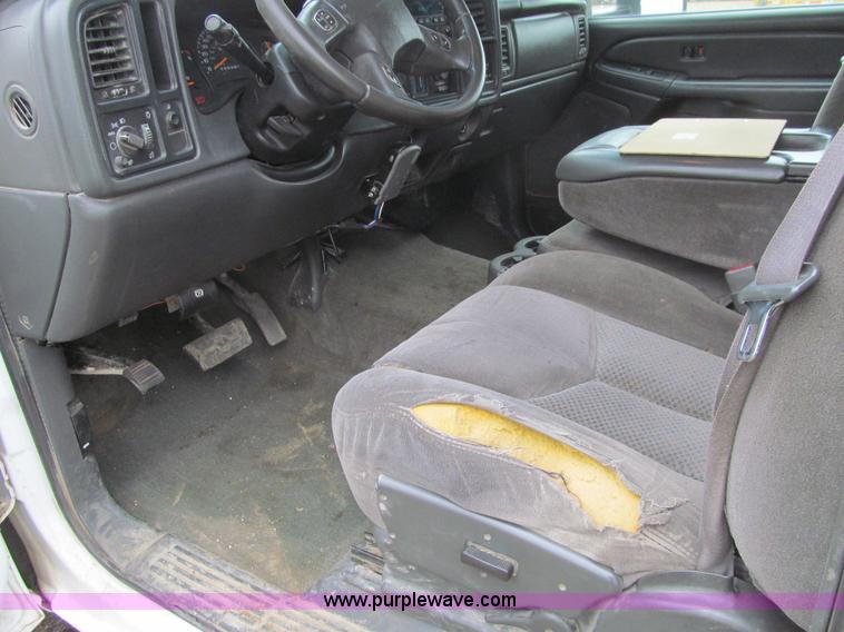 image for item L1987 2007 Chevrolet Silverado 2500HD Ext. Cab pickup truck