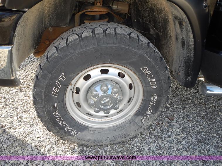 image for item L3583 2006 Dodge Ram 2500HD Quad Cab flatbed pickup truck