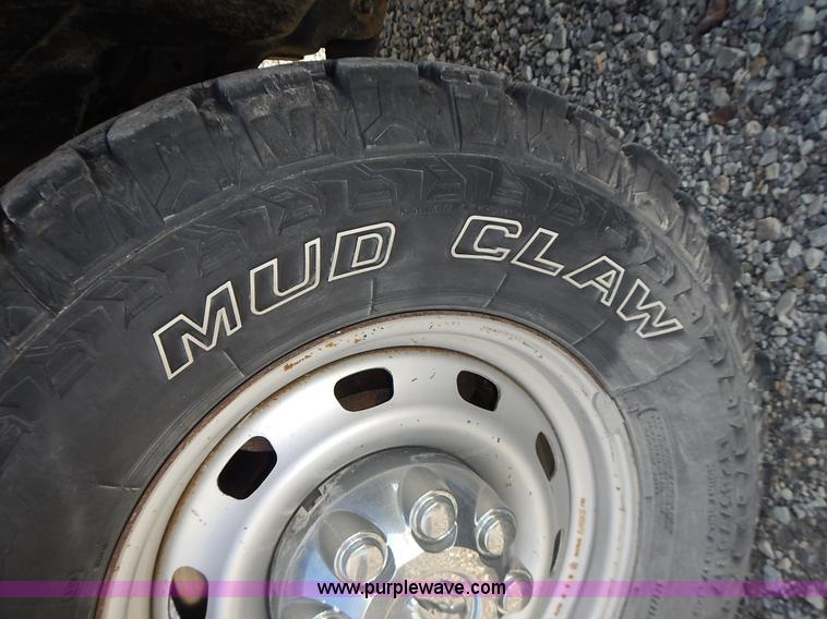 image for item L3583 2006 Dodge Ram 2500HD Quad Cab flatbed pickup truck