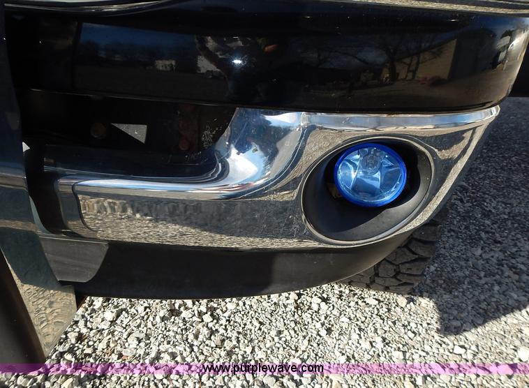 image for item L3583 2006 Dodge Ram 2500HD Quad Cab flatbed pickup truck