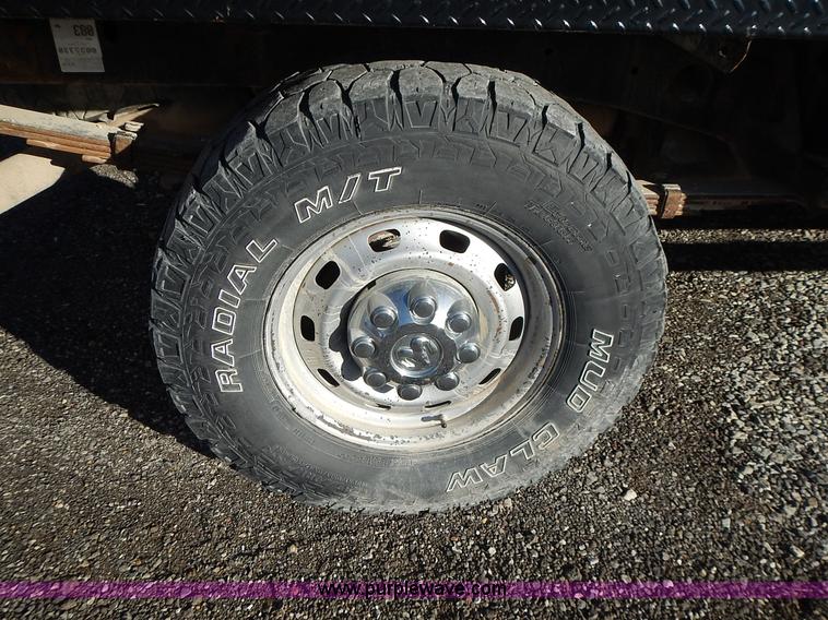 image for item L3583 2006 Dodge Ram 2500HD Quad Cab flatbed pickup truck