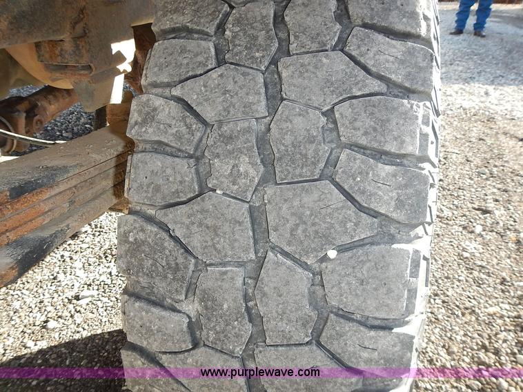 image for item L3583 2006 Dodge Ram 2500HD Quad Cab flatbed pickup truck