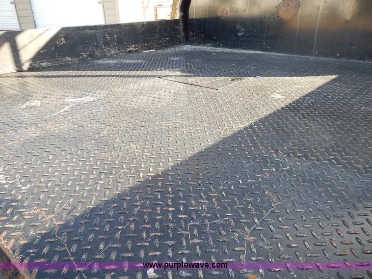 image for item L3583 2006 Dodge Ram 2500HD Quad Cab flatbed pickup truck