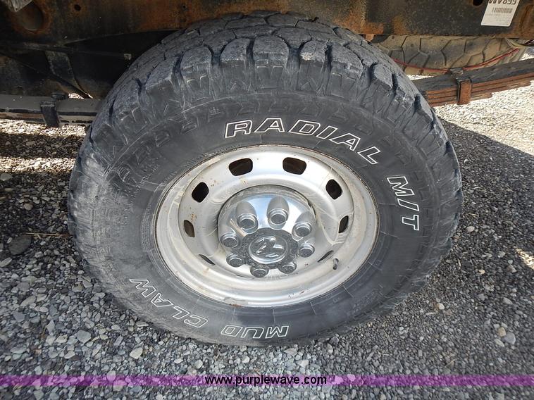 image for item L3583 2006 Dodge Ram 2500HD Quad Cab flatbed pickup truck