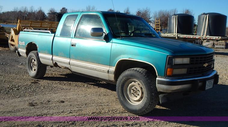 image for item L3608 1993 Chevrolet Silverado 2500 Ext. Cab pickup truck