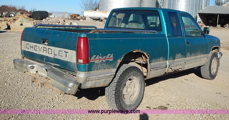 image for item L3608 1993 Chevrolet Silverado 2500 Ext. Cab pickup truck