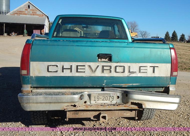 image for item L3608 1993 Chevrolet Silverado 2500 Ext. Cab pickup truck