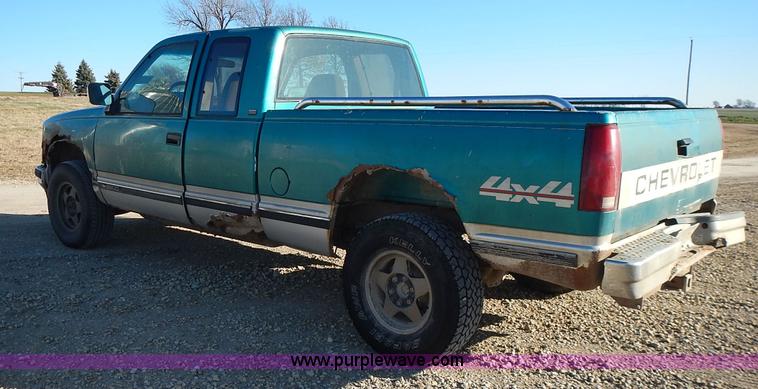 image for item L3608 1993 Chevrolet Silverado 2500 Ext. Cab pickup truck