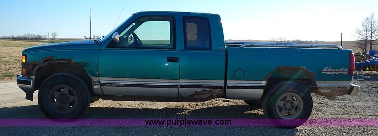 image for item L3608 1993 Chevrolet Silverado 2500 Ext. Cab pickup truck