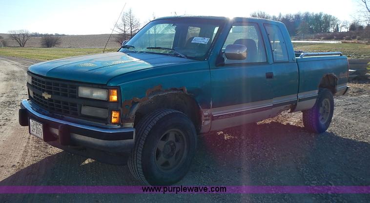image for item L3608 1993 Chevrolet Silverado 2500 Ext. Cab pickup truck