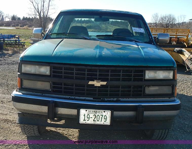 image for item L3608 1993 Chevrolet Silverado 2500 Ext. Cab pickup truck