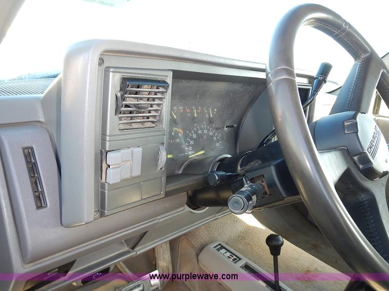 image for item L3608 1993 Chevrolet Silverado 2500 Ext. Cab pickup truck
