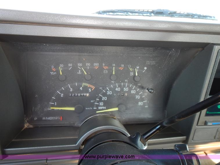 image for item L3608 1993 Chevrolet Silverado 2500 Ext. Cab pickup truck