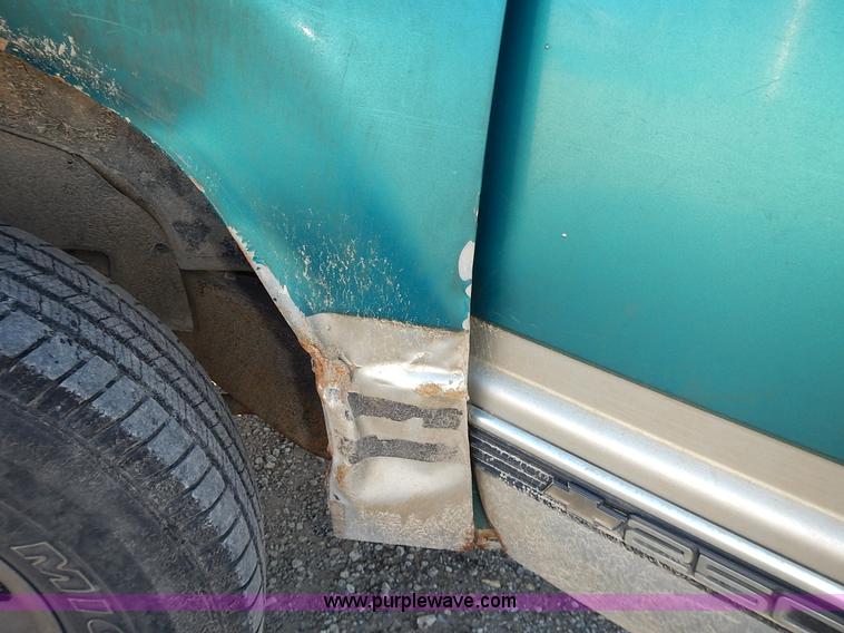 image for item L3608 1993 Chevrolet Silverado 2500 Ext. Cab pickup truck