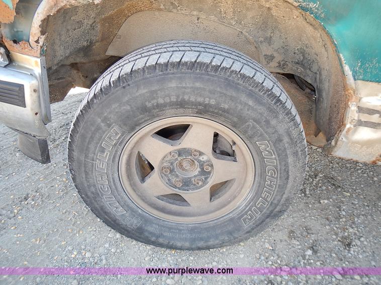 image for item L3608 1993 Chevrolet Silverado 2500 Ext. Cab pickup truck