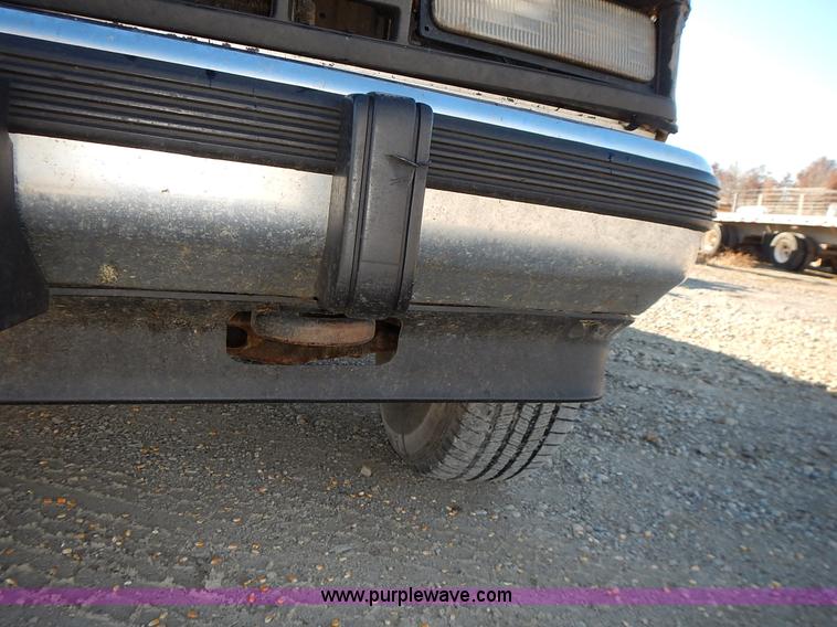 image for item L3608 1993 Chevrolet Silverado 2500 Ext. Cab pickup truck