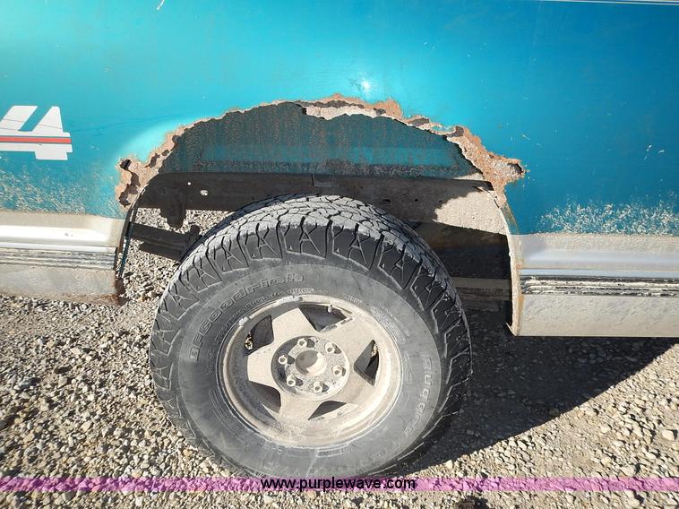 image for item L3608 1993 Chevrolet Silverado 2500 Ext. Cab pickup truck