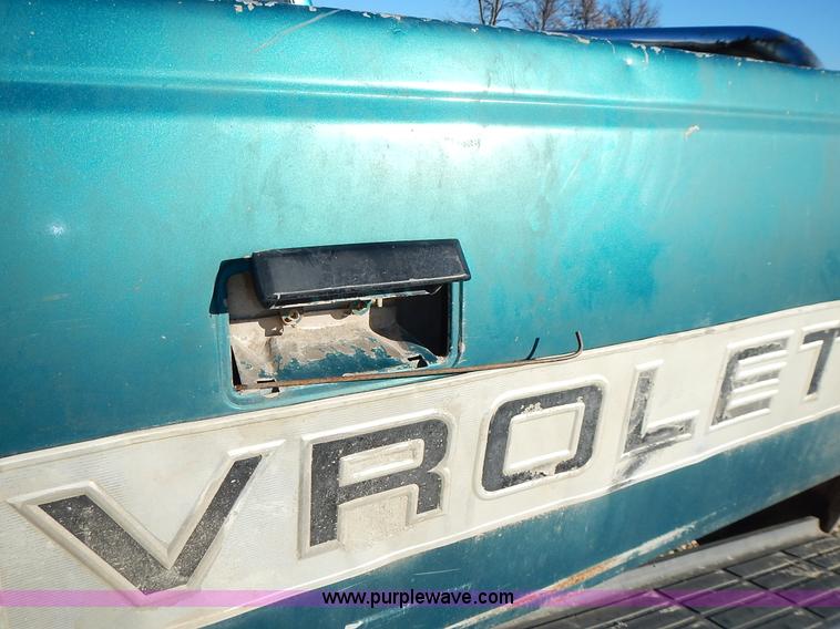 image for item L3608 1993 Chevrolet Silverado 2500 Ext. Cab pickup truck