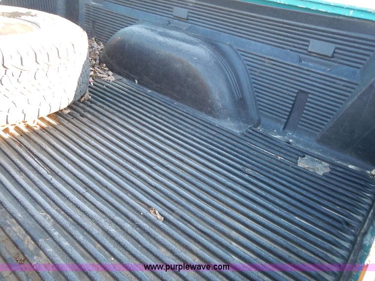 image for item L3608 1993 Chevrolet Silverado 2500 Ext. Cab pickup truck