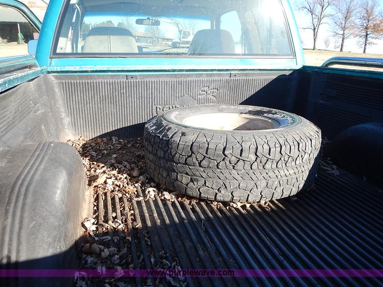 image for item L3608 1993 Chevrolet Silverado 2500 Ext. Cab pickup truck