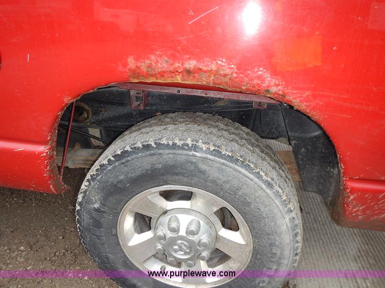 image for item L3612 2007 Dodge Ram 2500 pickup truck