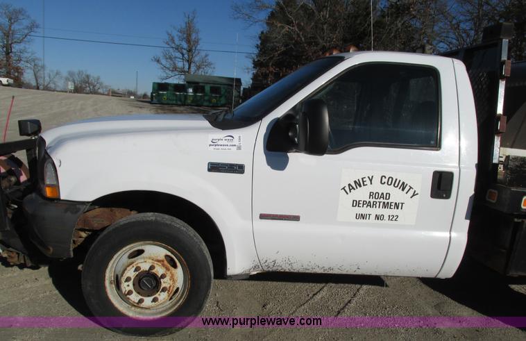 image for item L5359 2004 Ford F550 Super Duty dump flatbed truck